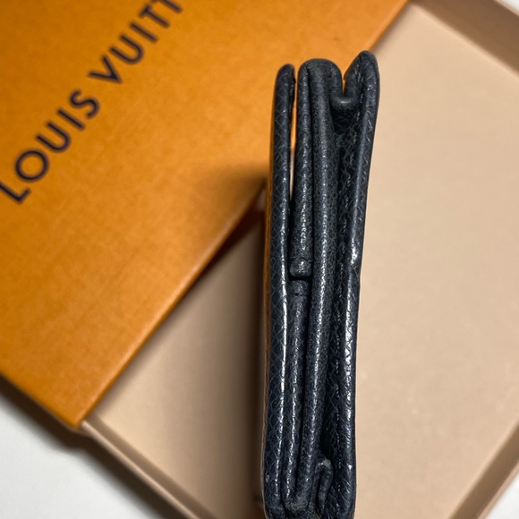 GENUINE LOUIS VUITTON Taiga Coin Case AUTHENTIC Made in France - Picture 11 of 14